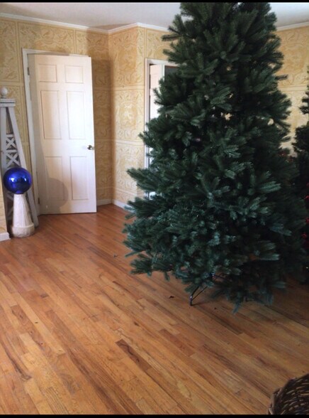 More Photos Of 20 Lewis St, Basking Ridge Freestanding For Lease