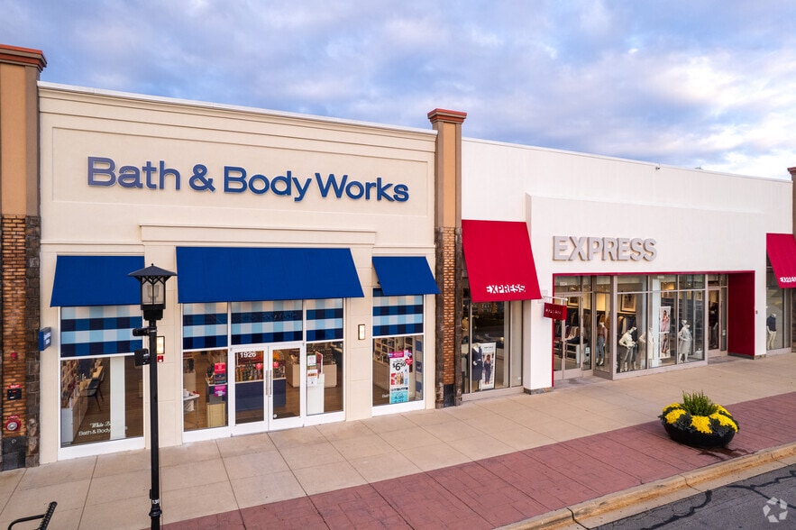 More Photos Of 1800-2124 S Randall Rd, Algonquin Storefront For Lease