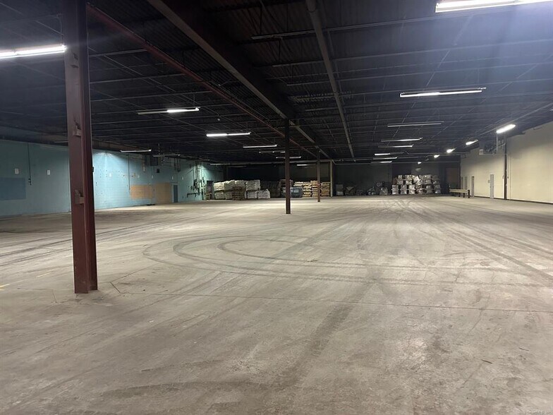 More Photos Of 55 Lathrop Road Ext, Plainfield Manufacturing For Sale