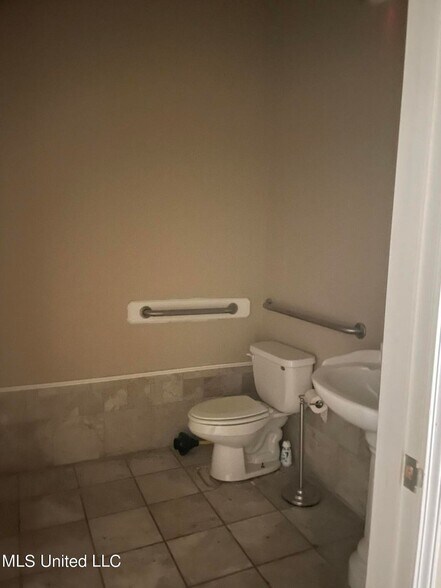 More Photos Of 12100 Highway 49, Gulfport Storefront For Lease