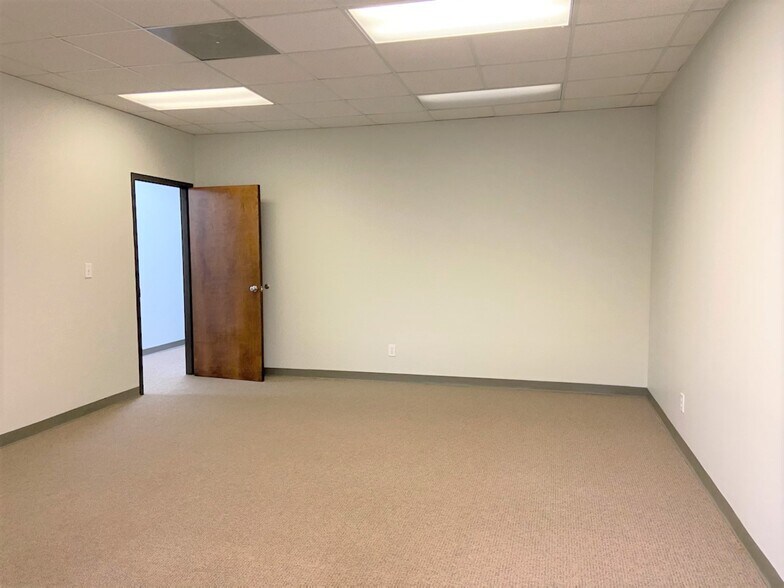 More Photos Of 509 Mineral Trace, Birmingham Light Distribution For Lease