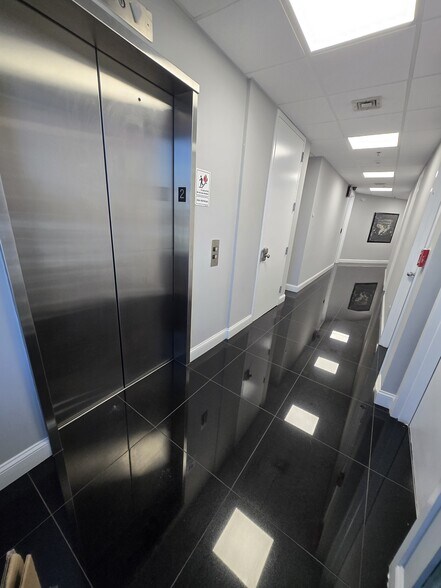 More Photos Of 36 N New York Ave, Huntington Office For Lease