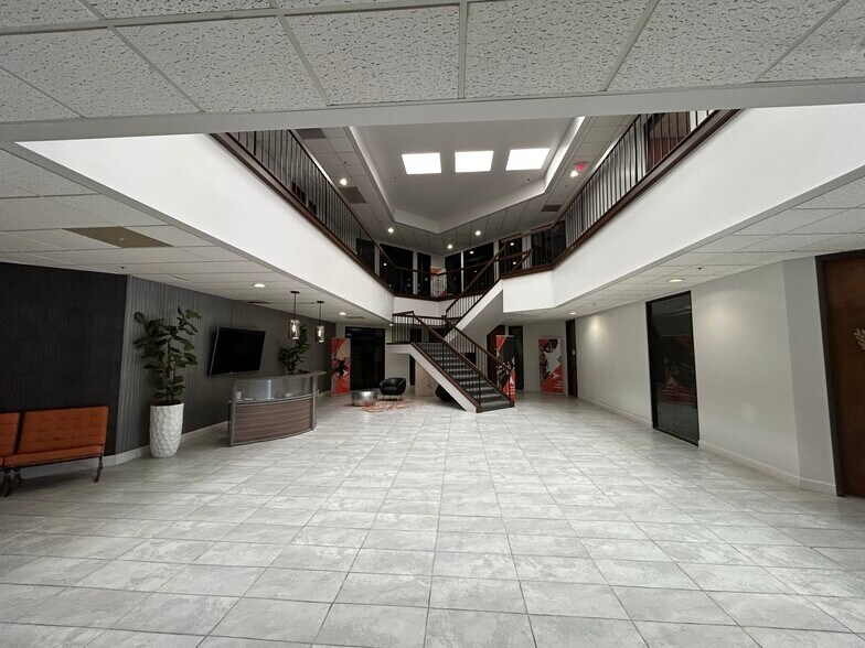 More Photos Of 14465 Webb Chapel Rd, Farmers Branch Office For Lease