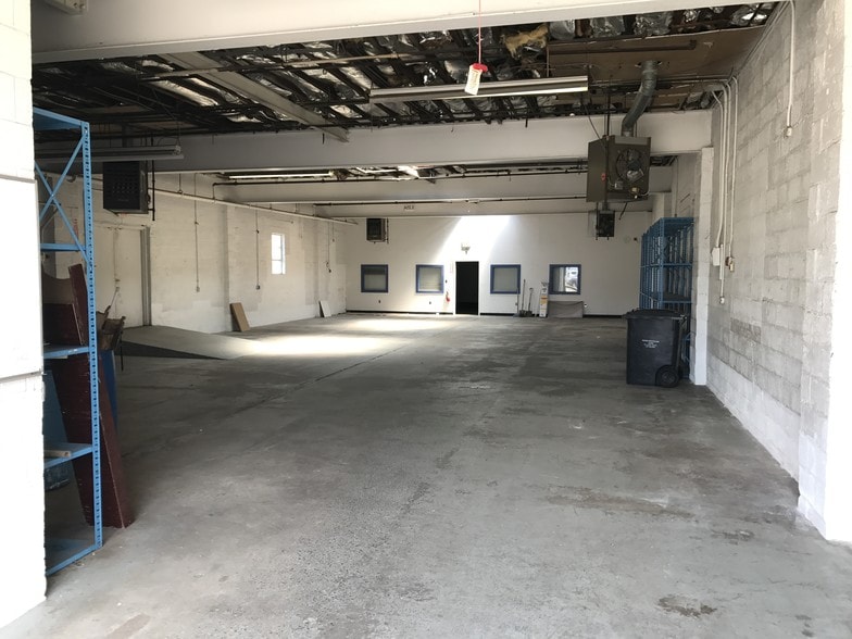 More Photos Of 130 Railroad Ave, Hackensack Warehouse For Lease