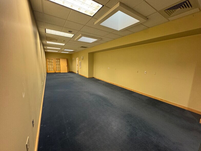 More Photos Of 10 Fox Run Rd, Drums Medical For Lease