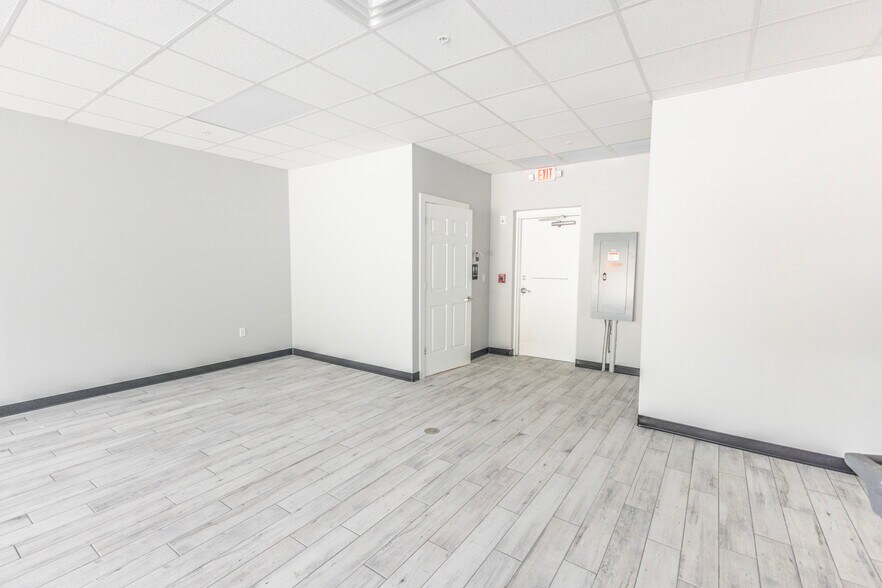 More Photos Of 1124 Teague Trail, Lady Lake General Retail For Lease