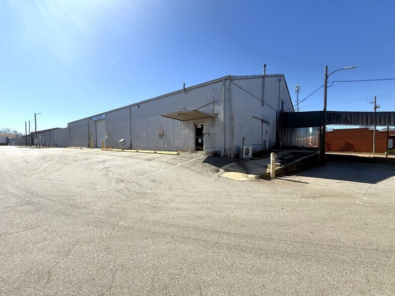 More Photos Of 878 E Broadway St, Griffin Industrial For Lease