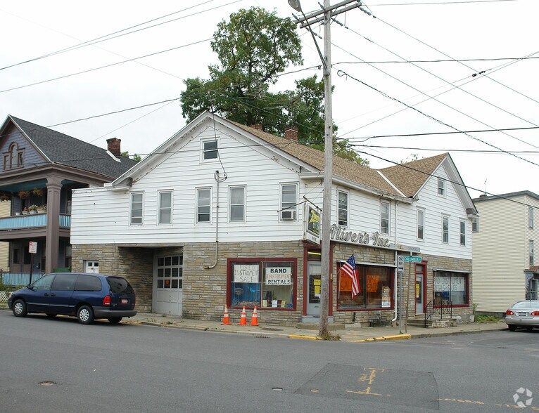 More Photos Of 801 Columbia St, Hudson Storefront Retail Residential For Sale