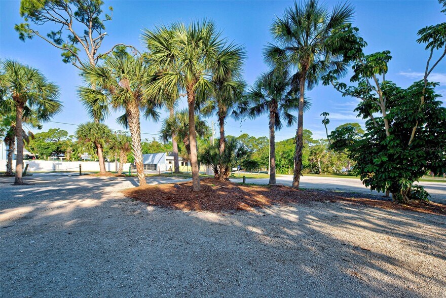 More Photos Of 348 W Dearborn St, Englewood Land For Sale