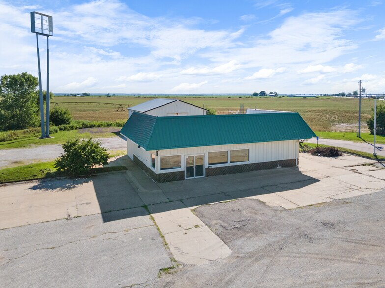 More Photos Of 3153 Joliet Ave, Missouri Valley Convenience Store For Sale