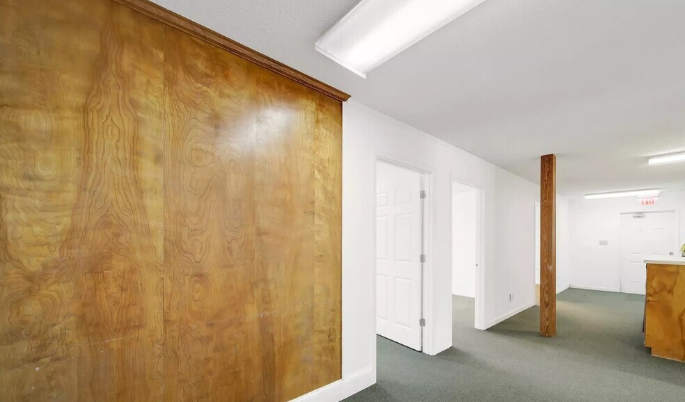 More Photos Of 209 W Barr St, Lancaster Office For Sale