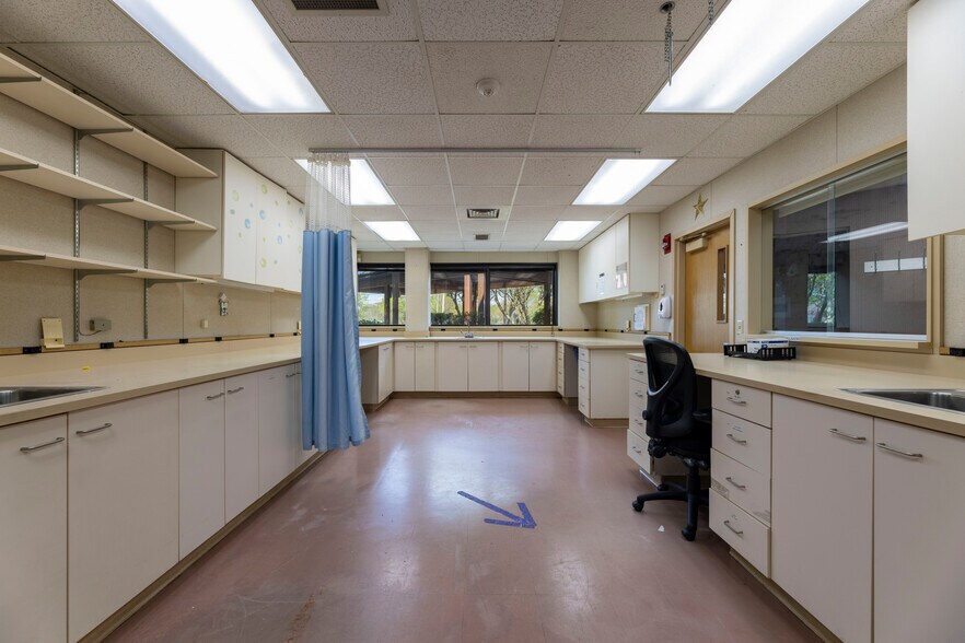 More Photos Of 360 Kingstown Rd, Narragansett Medical For Sale