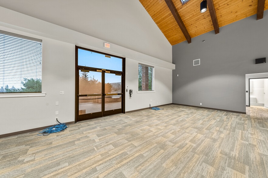 More Photos Of 2166 NW Vine St, Grants Pass Medical For Sale