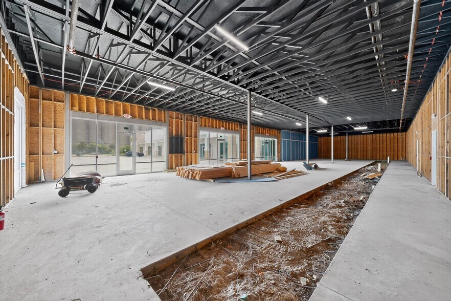 More Photos Of 325 N Saginaw Blvd, Saginaw Storefront Retail Office For Lease