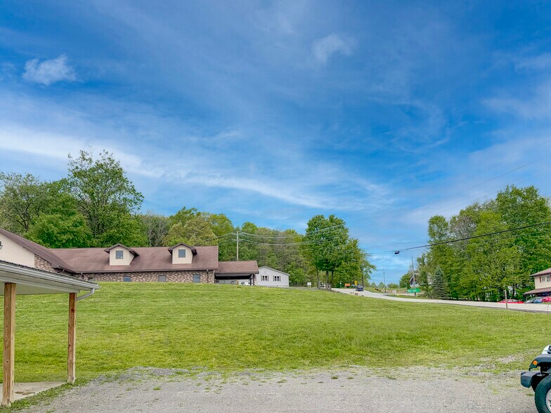 More Photos Of 419 Morgantown St, Kingwood Office For Sale