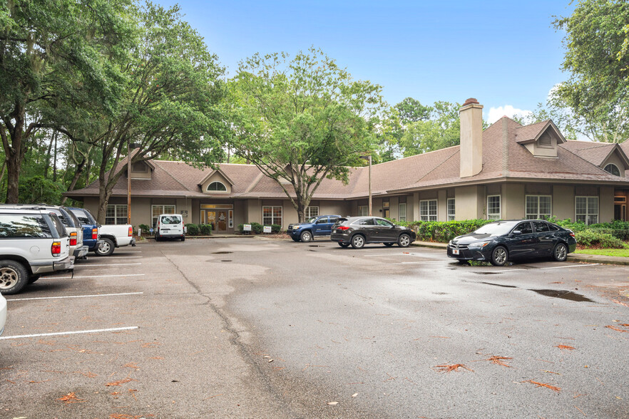 Primary Photo Of 20 Capital Dr, Hilton Head Island Showroom For Sale