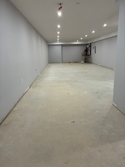 More Photos Of 481 Jewett Ave, Staten Island General Retail For Lease