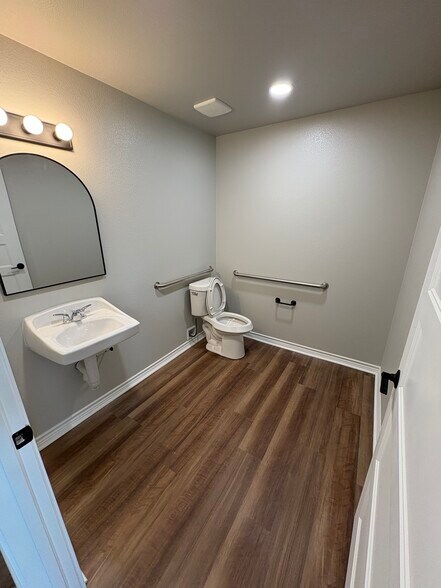 More Photos Of 316 Bonner Ave, Tyler Office For Lease