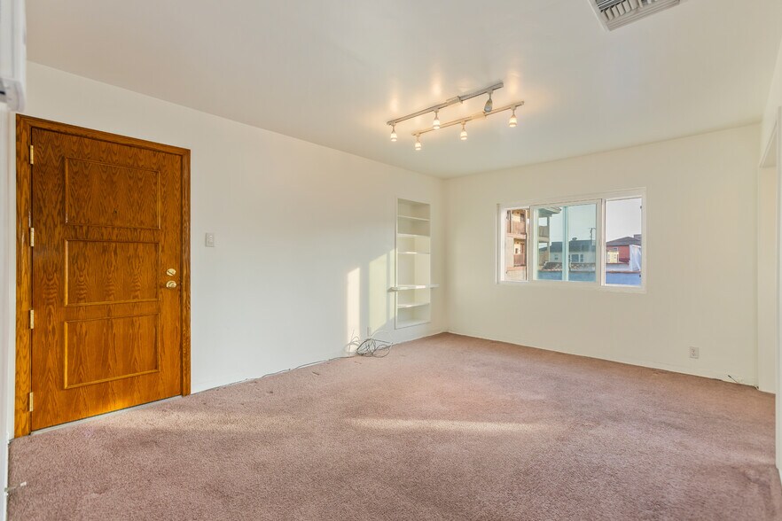 More Photos Of 811 E Nutwood St, Inglewood Apartments For Sale