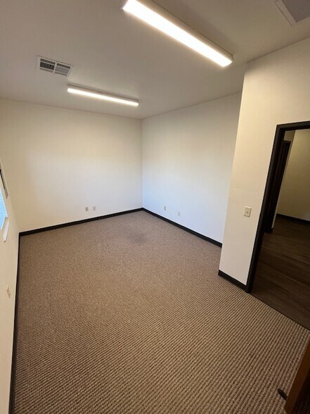 More Photos Of 13933 Technology Dr, Oklahoma City Office Residential For Lease