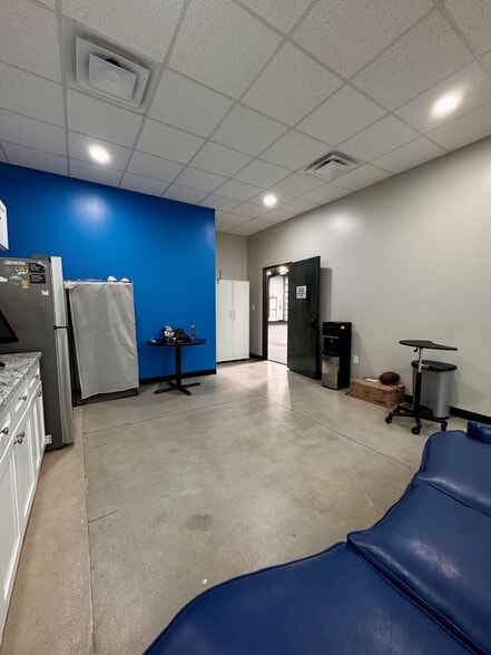 More Photos Of 16726 Huffmeister Rd, Cypress Freestanding For Lease