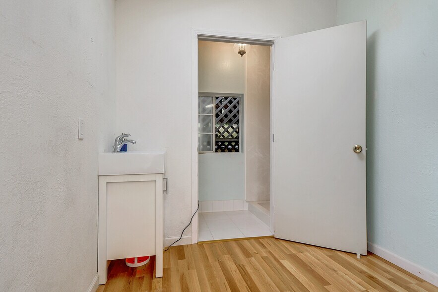 More Photos Of 3901 18th St, San Francisco Storefront For Sale