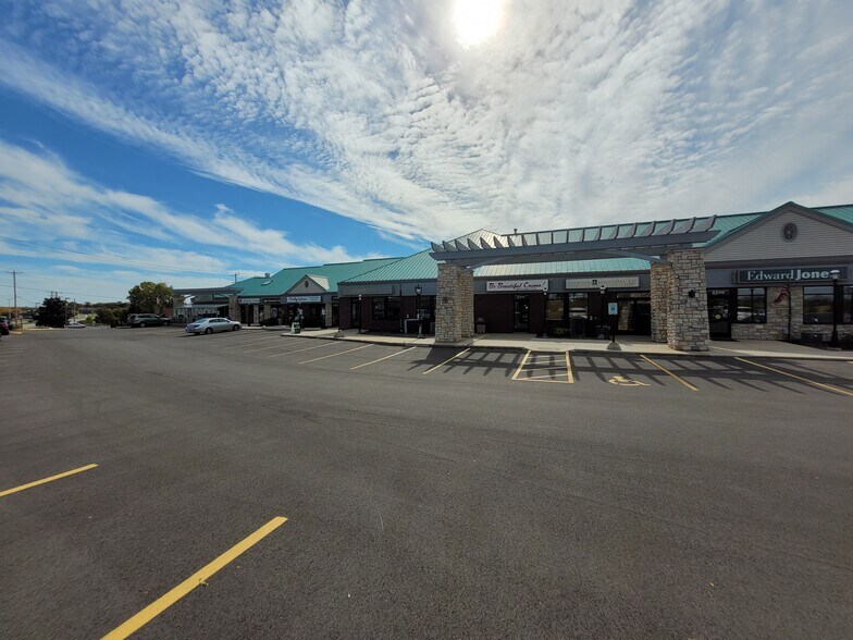 More Photos Of 2301-2359 Silvernail Rd, Pewaukee General Retail For Sale