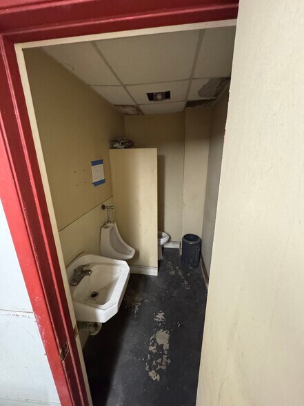 More Photos Of 2038 Saratoga Blvd, Corpus Christi Warehouse For Lease