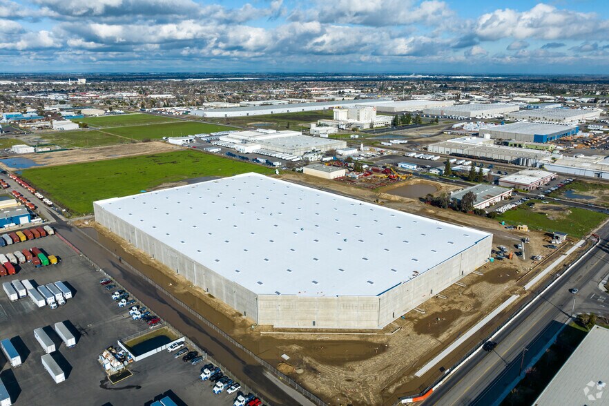 More Photos Of 2401 Nickerson Dr, Modesto Warehouse For Lease