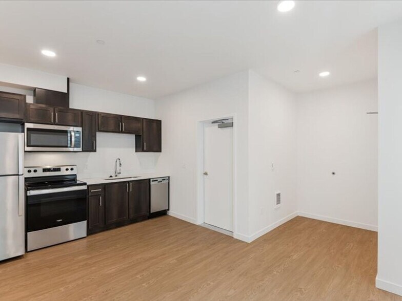 More Photos Of 5042 NE Fremont St, Portland Apartments For Sale