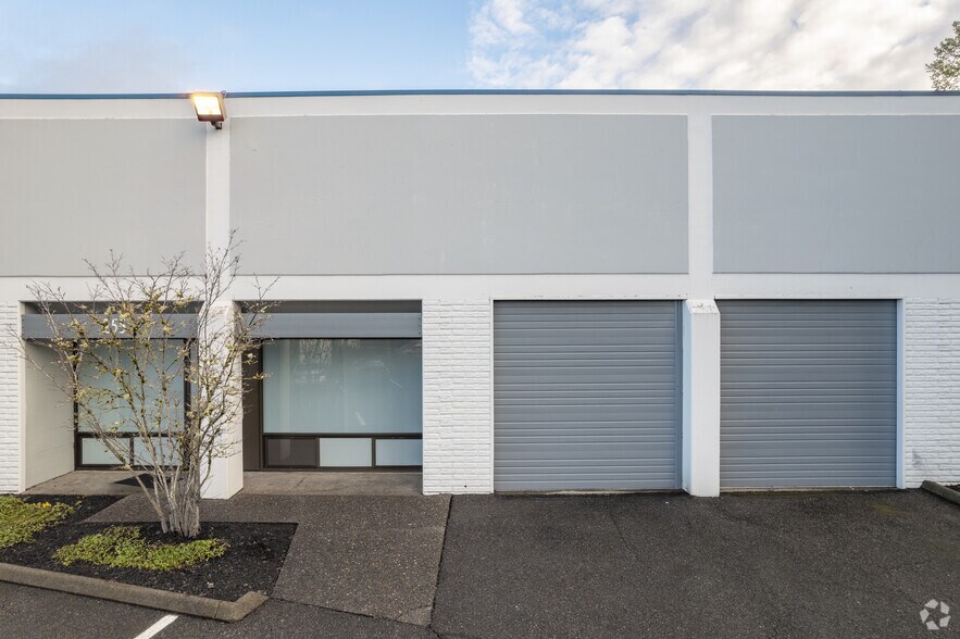 More Photos Of 10950 SW 5th St, Beaverton Warehouse For Lease