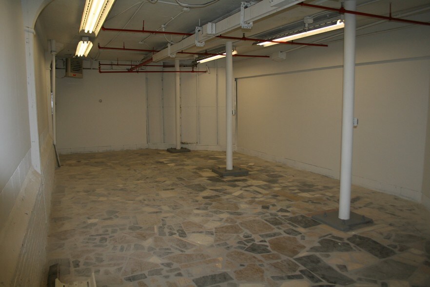 More Photos Of 210-211 Cottage St, Poughkeepsie Warehouse For Lease