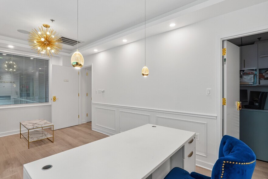 More Photos Of 7601 Lewinsville Rd, McLean Medical For Sale