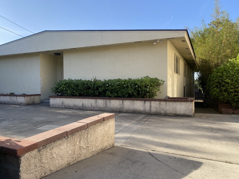 Primary Photo Of 212 N Lima St, Sierra Madre Office For Lease