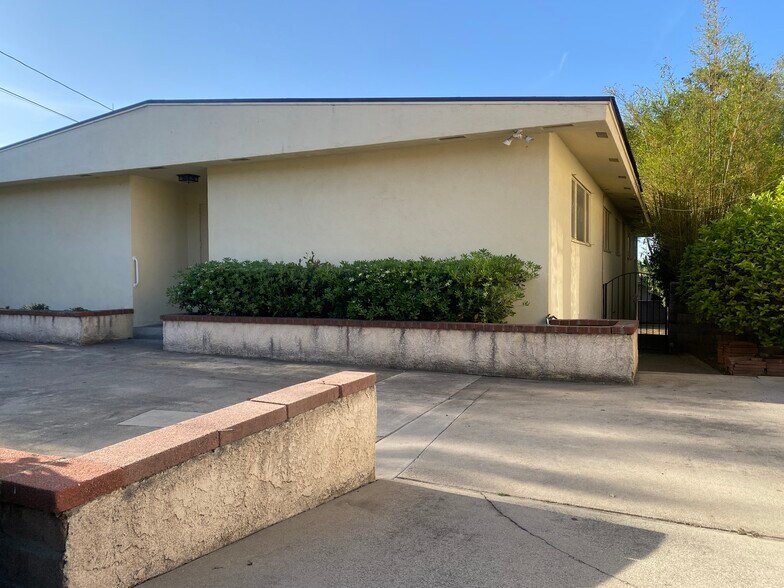 More Photos Of 212 N Lima St, Sierra Madre Office For Lease