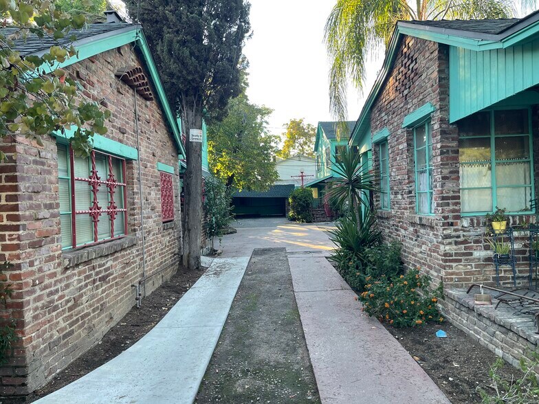 More Photos Of 840 E Brown Ave, Fresno Apartments For Sale