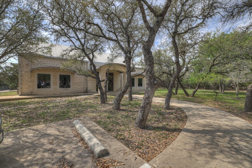 More Photos Of 30665 N Us Hwy 281, Bulverde Office For Sale