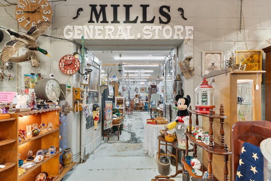 More Photos Of 727-735 14th St W, Huntington Storefront For Sale