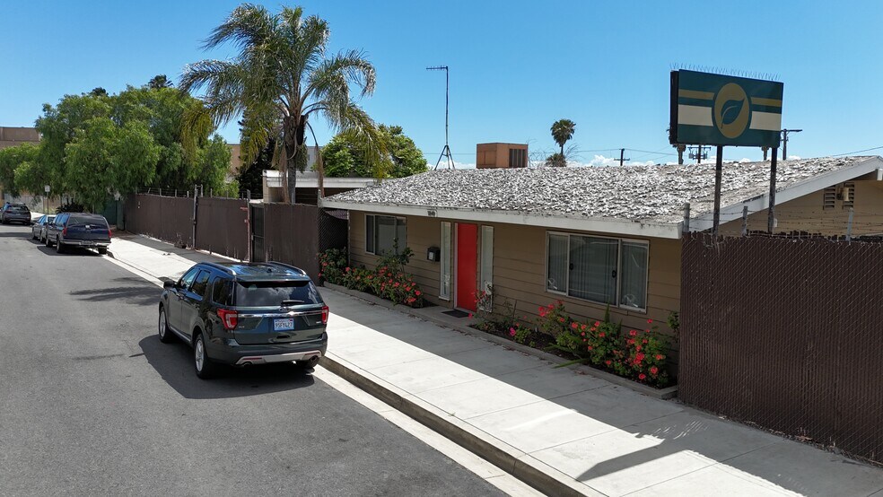 More Photos Of 1849 N Reservoir Dr, Signal Hill Service For Sale