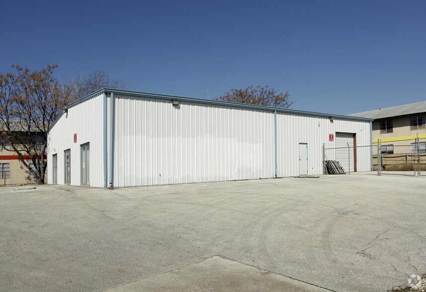 More Photos Of 3923 E Southcross Blvd, San Antonio Warehouse For Sale