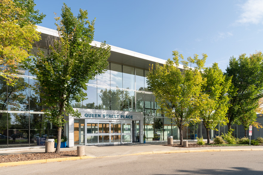 Primary Photo Of 505 Queen St, Spruce Grove Medical For Lease