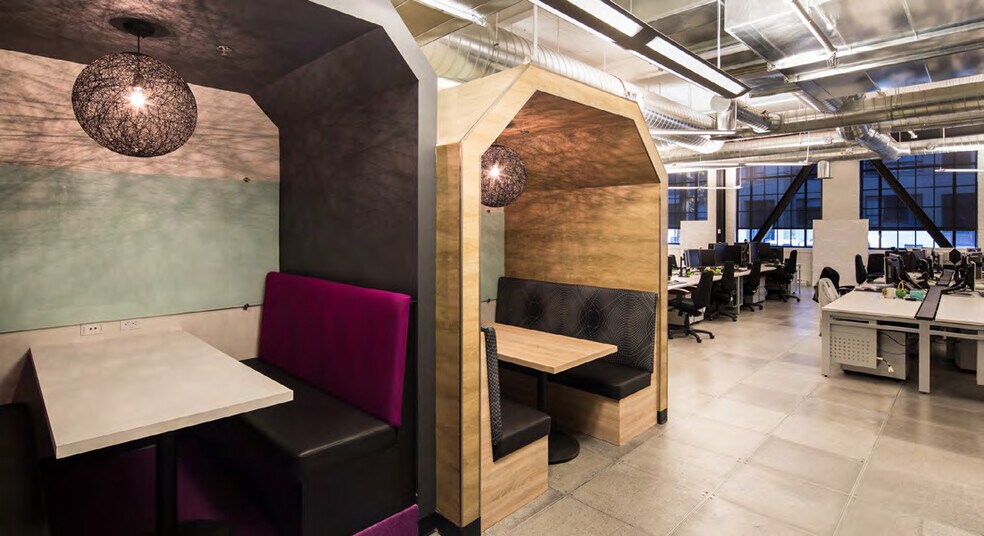More Photos Of 7236-7262 Rue Marconi, Montréal Office For Lease