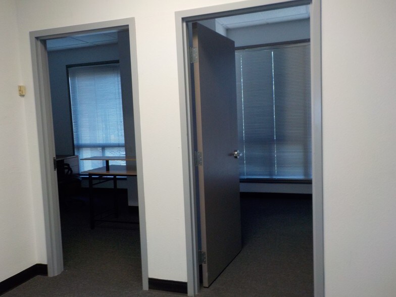 More Photos Of 3700 N 10th St, McAllen Office For Lease