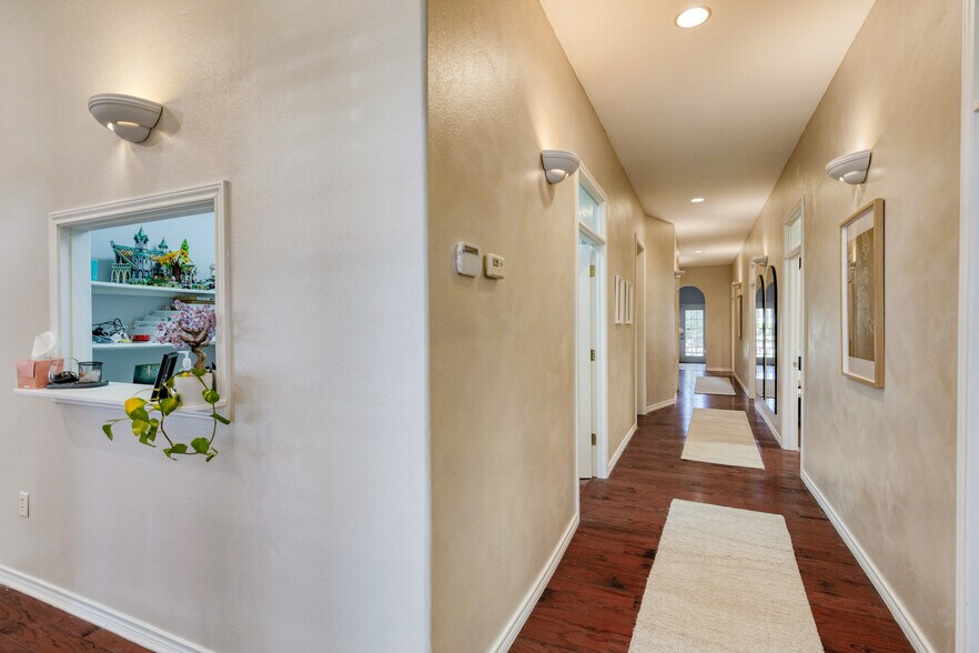 More Photos Of 12335 Hymeadow Dr, Austin Office For Sale