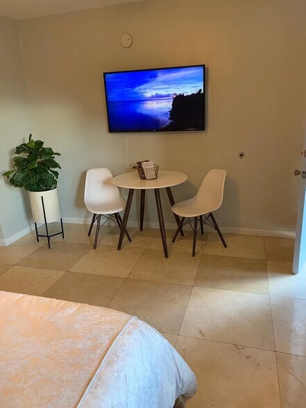 More Photos Of 615 NE 76th St, Miami Restaurant For Sale