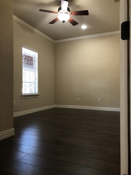 More Photos Of 1400 W Mayfield Rd, Arlington Loft Creative Space For Sale