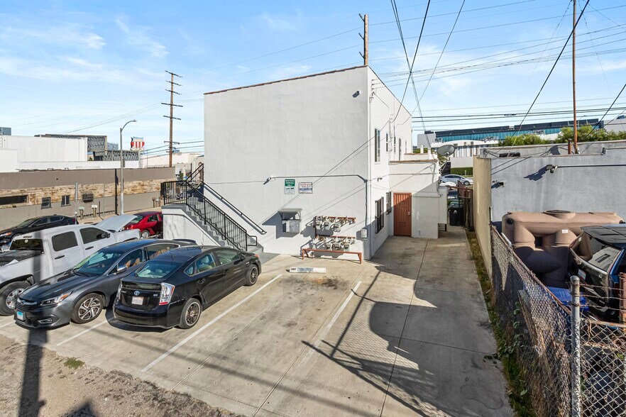 More Photos Of 8861 Venice Blvd, Los Angeles Apartments For Sale