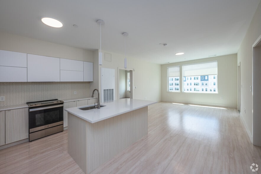 More Photos Of 39 Trotter Rd, Weymouth Apartments For Lease