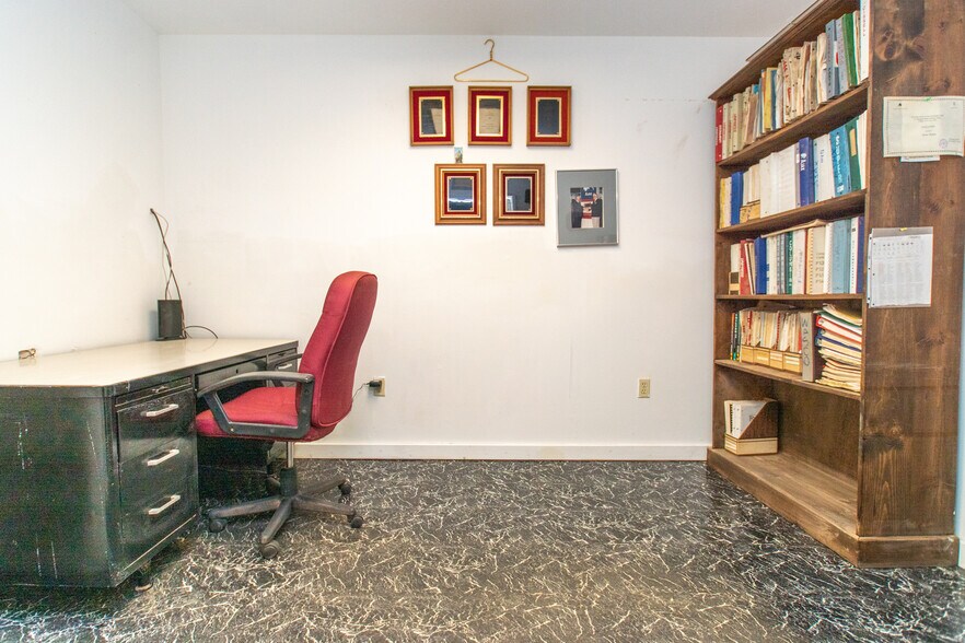 More Photos Of 25 W Park Ave, Sellersville Storefront Retail Office For Sale