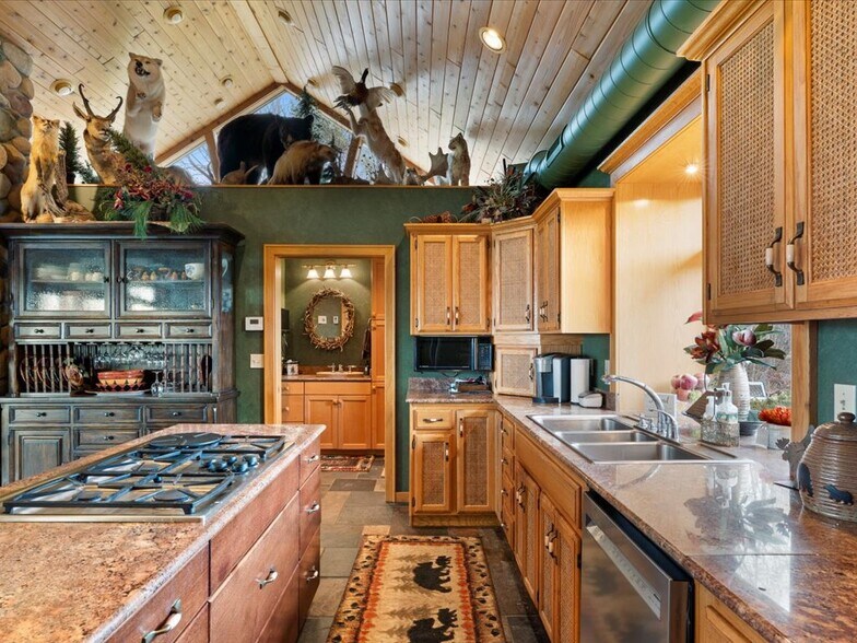 More Photos Of 21998 Lasalle Ave NW, Puposky Specialty For Sale